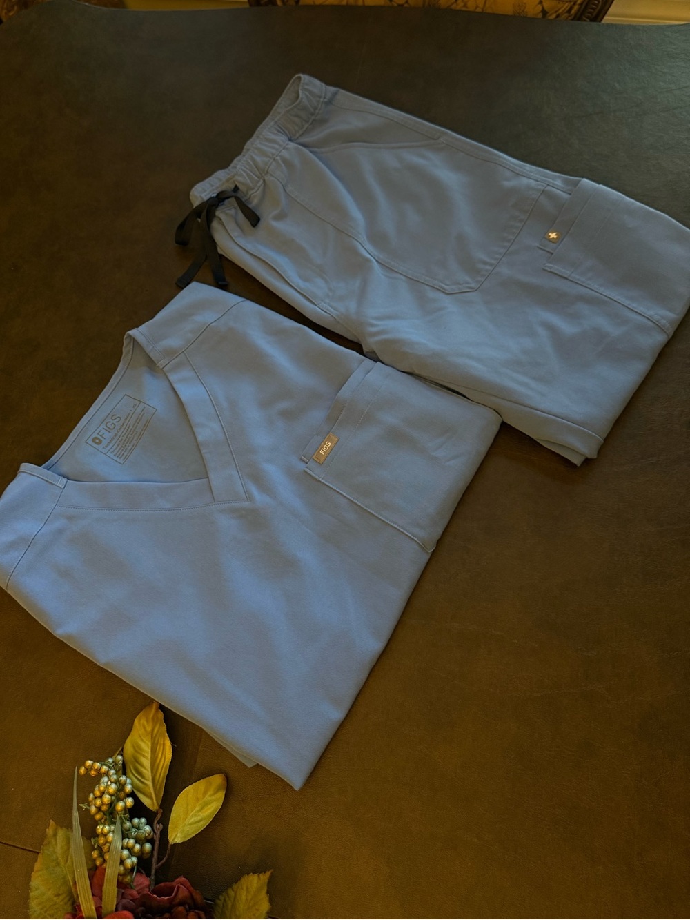FIGS Men’s Cecil Blue Scrub Set: Leon Scrub Top XL & Cairo Straight Leg Pant XLS - Picture 2 of 16